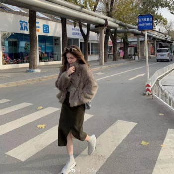  托斯卡纳立领牛角扣短款皮毛一体 6877	