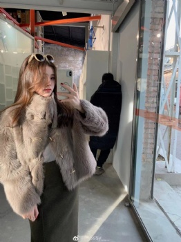  托斯卡纳立领牛角扣短款皮毛一体 6877	