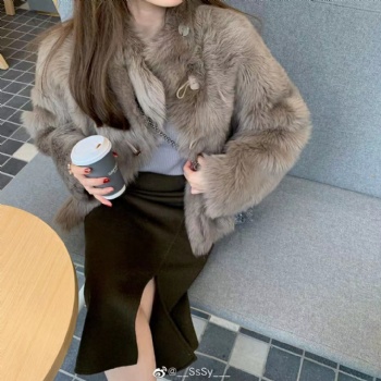  托斯卡纳立领牛角扣短款皮毛一体 6877	