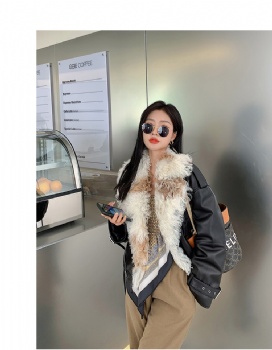 BK234-Leather-Down-Coat-With--Tigrado-Collar