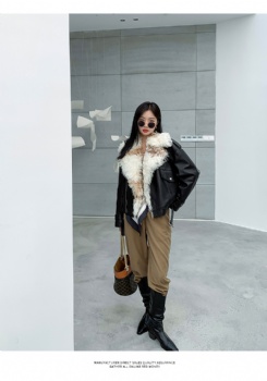  BK234-Leather-Down-Coat-With--Tigrado-Collar	