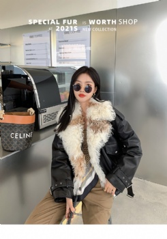  BK234-Leather-Down-Coat-With--Tigrado-Collar	